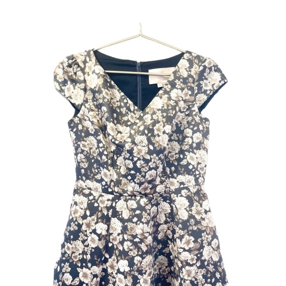 GAL MEETS GLAM FLORAL DRESS - Picture 3 of 4